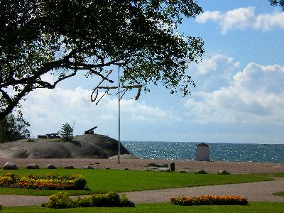 Hangon hiekkarantaa ja tykkikallioita